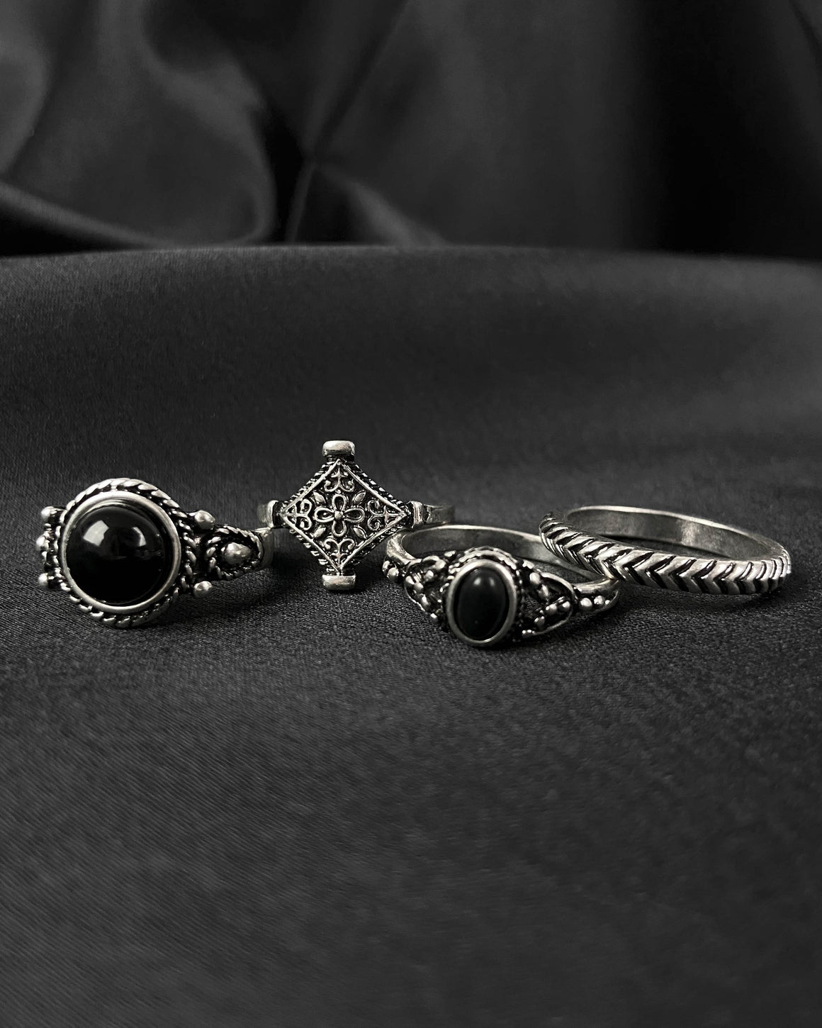 Dark romance Ring Set