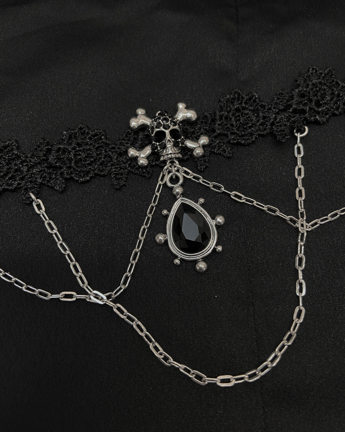 Mini Skull Lace Choker