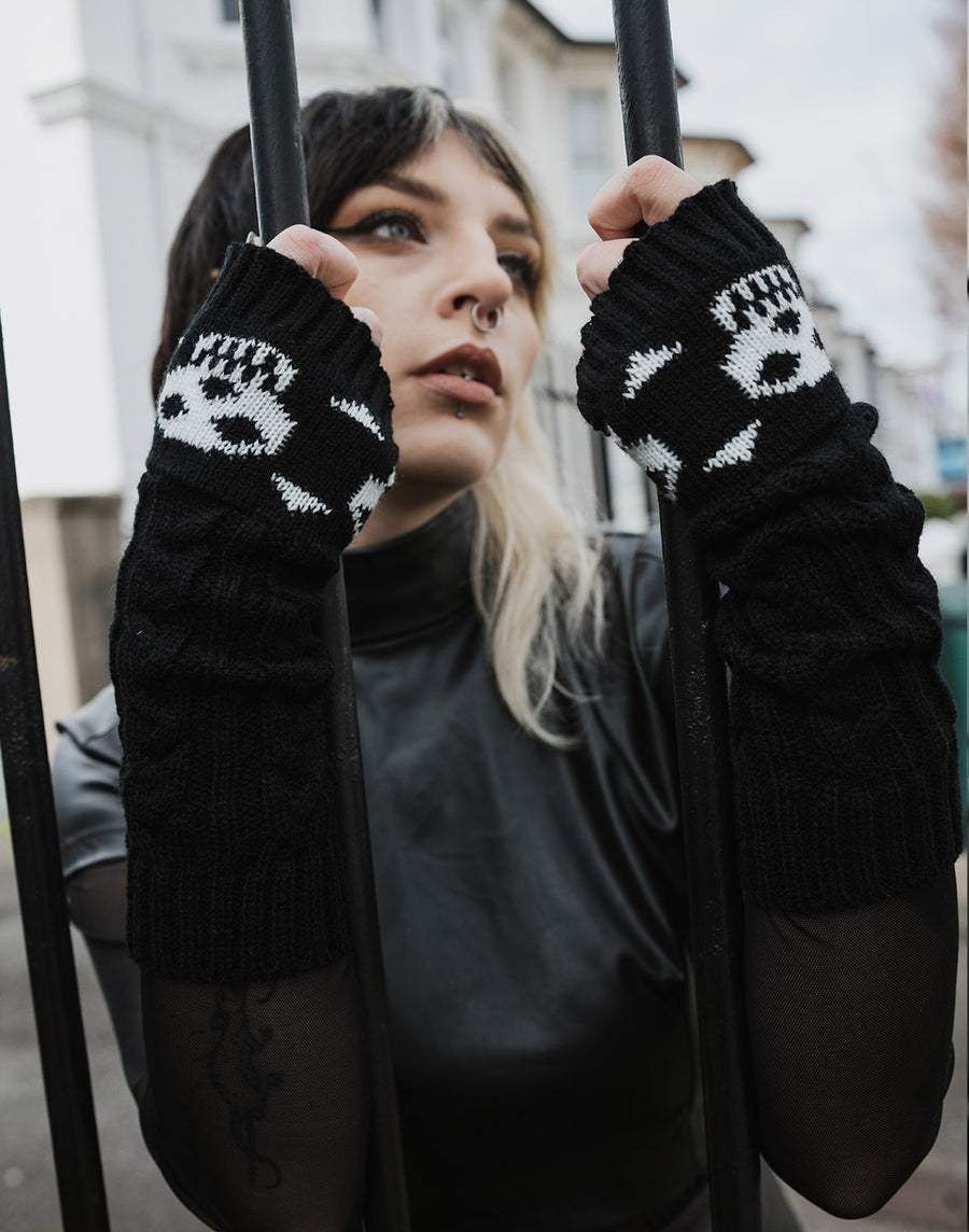 chunky knit black gloves with white skull and crossbones